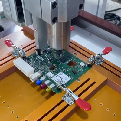 دستگاه رور PCB دسکتاپ تا 100 برنامه یا 6000 نقطه کار را ذخیره می کند