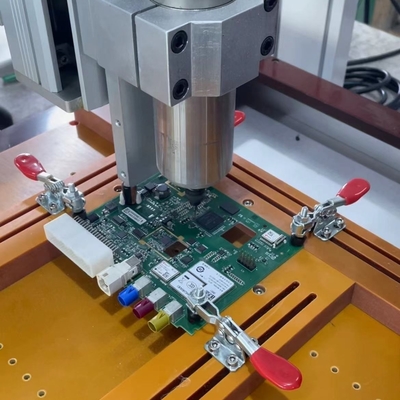 ماشین روتر PCB رومیزی 3 محور با دقت بالا برای تکرار سیستم درایو 0.02 میلی متر