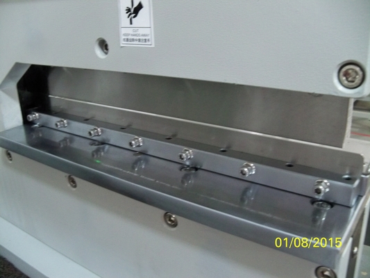 ماشین برش حرفه ای PCB V برای جداسازی دقیق تخته های نازک و ظریف