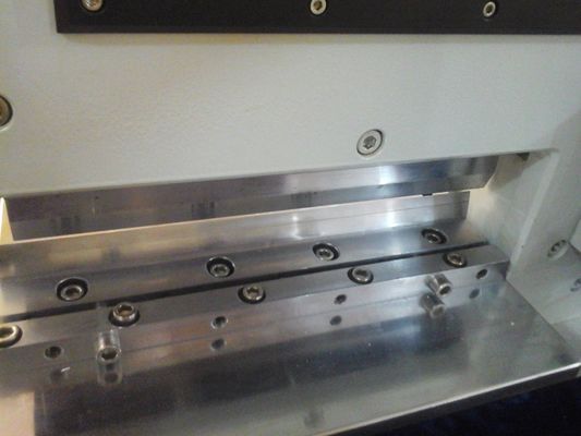 دستگاه برش PCB V برای بستر آلومینیوم 220V RUV پنوماتیک